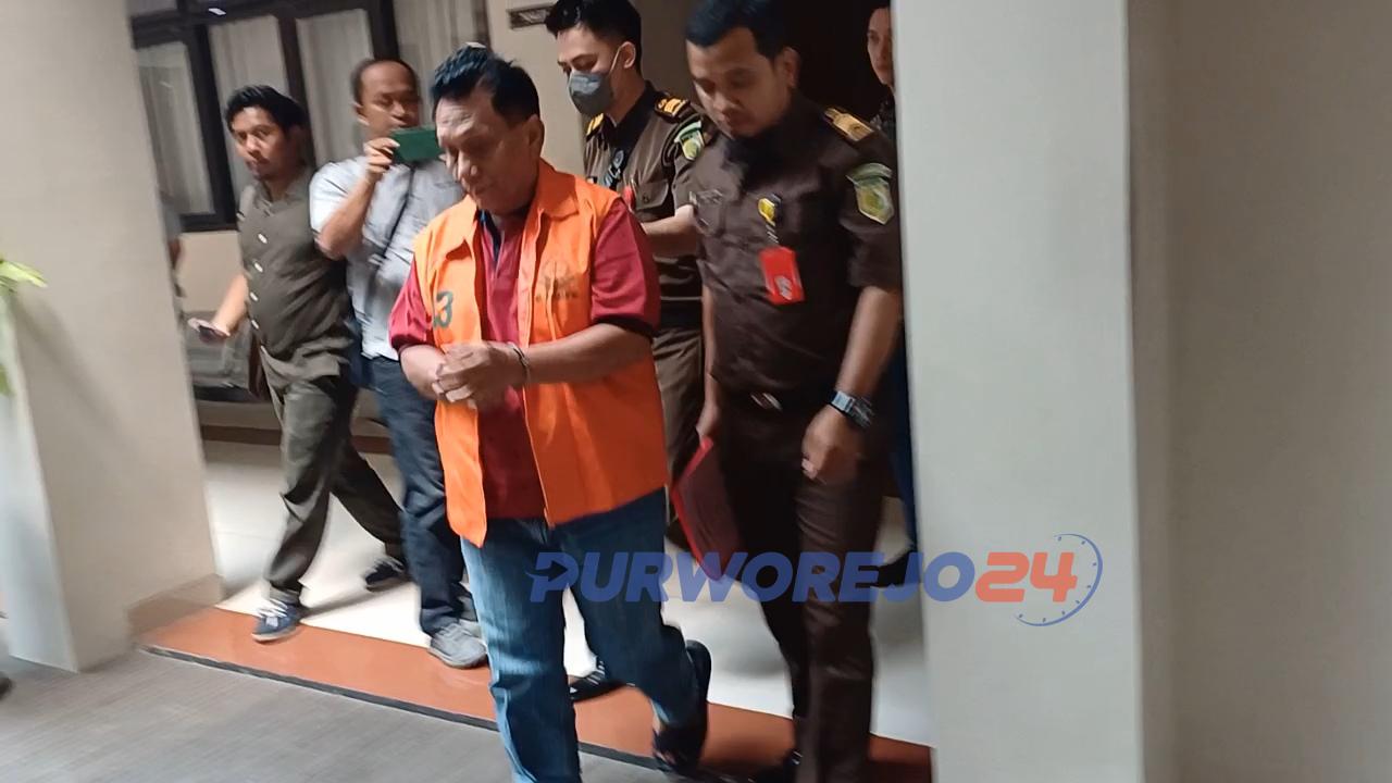 Agung Soenaryo saat akan dibawa ke Rutan Purworejo oleh petugas