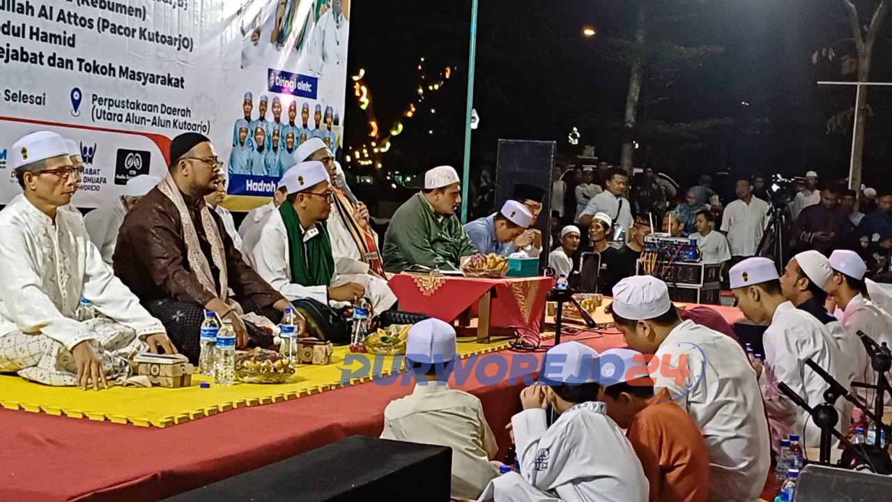 Suasana acara Perpustakaan bersholawat di halaman gedung PerusdaPurworejo, pada Jumat (17/5/2024)