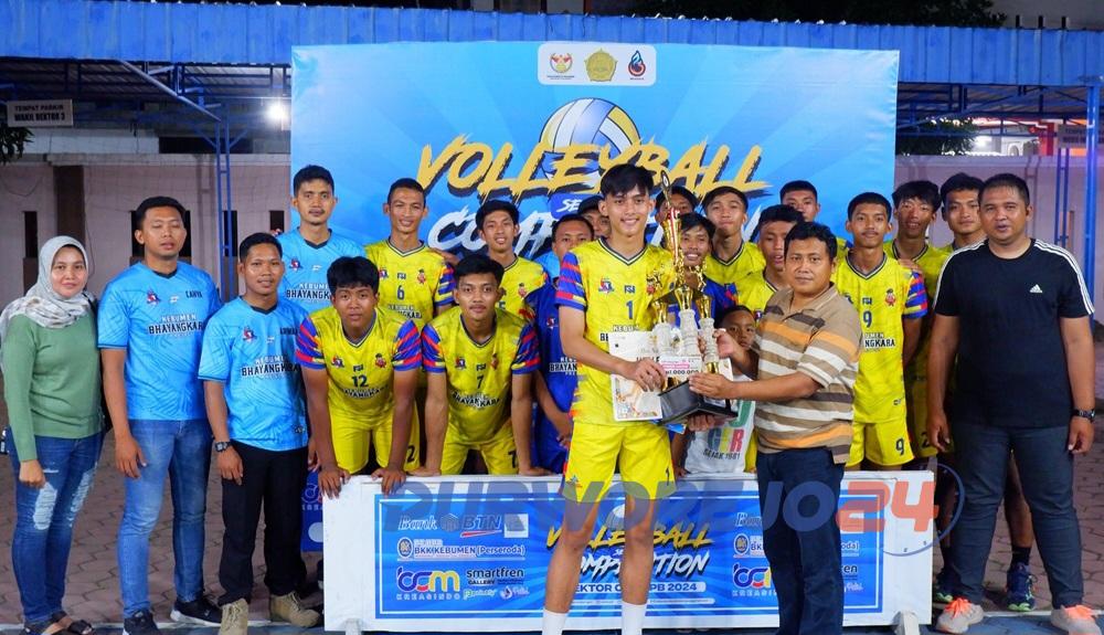 Penyerahan hadiah kepada para pemenang