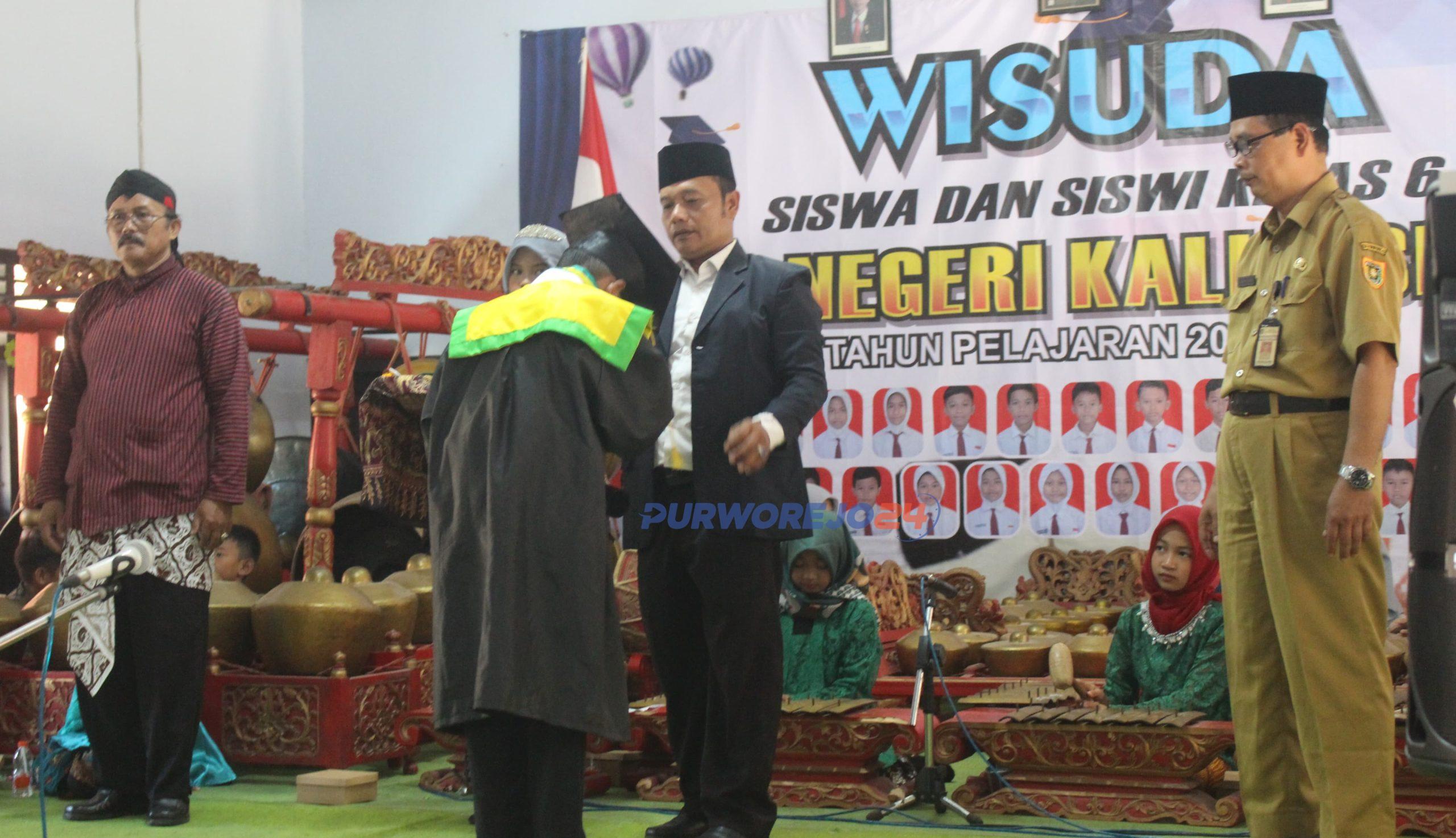 Gending Jawa mengiringi pelepasan dan perpisahan siswa di SD Negeri Kaligesing, pada Senin (10/6/2024)