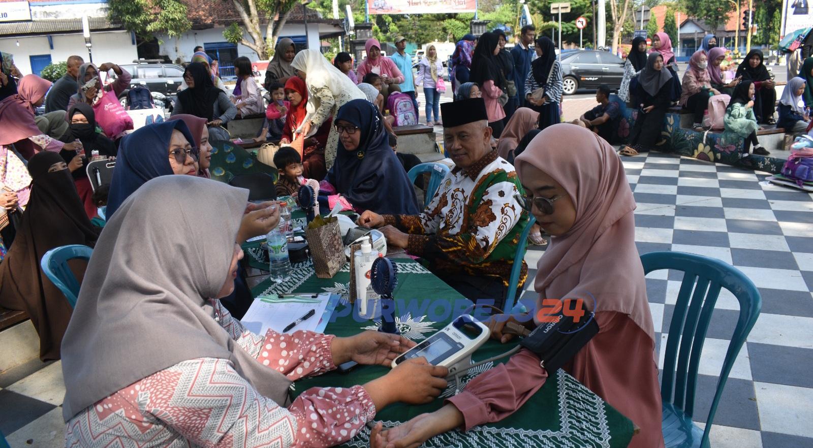 Cek dan pengobatan gratis dalam acara Milad 93.96, PDNA Purworejo