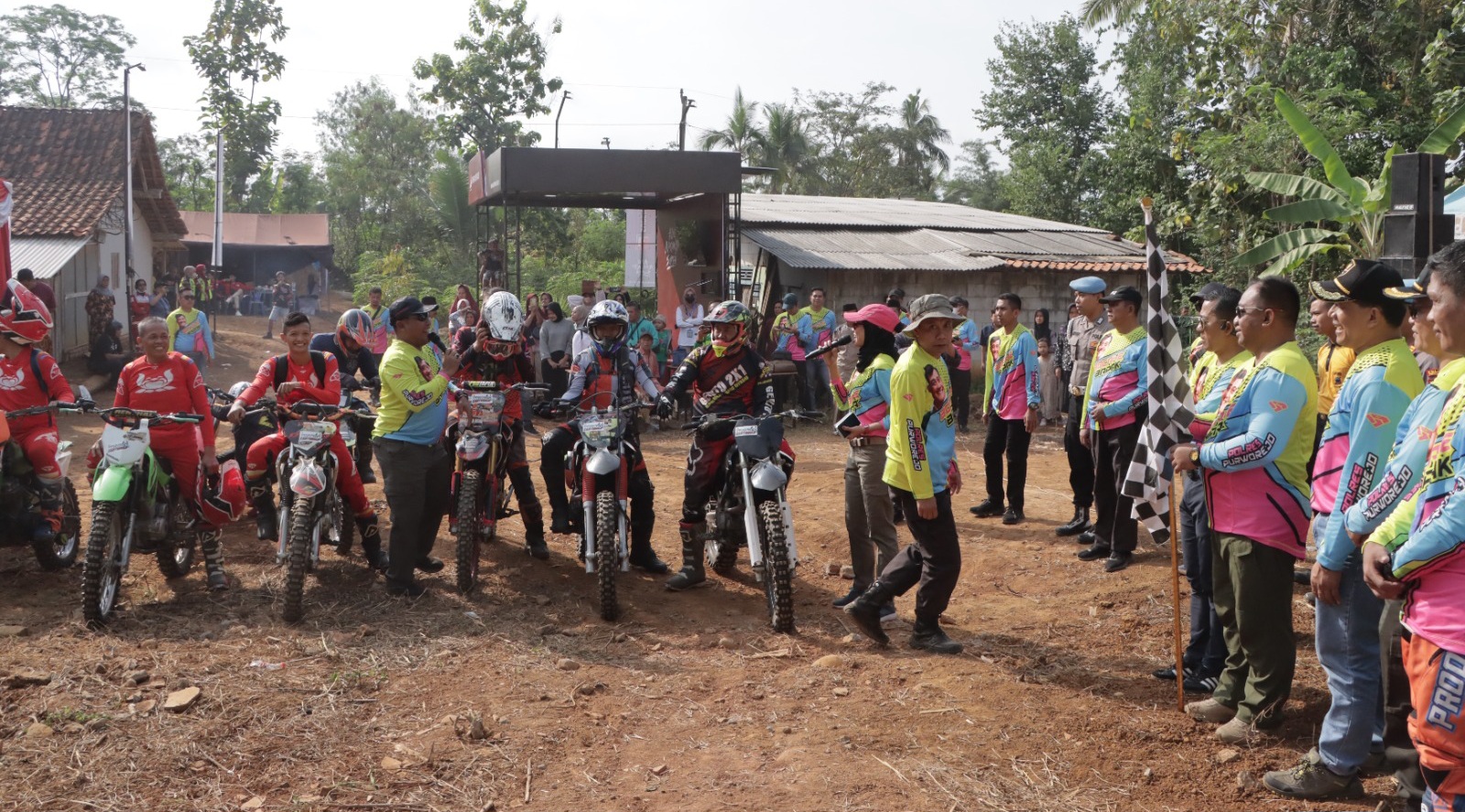 Pelaksaan Trabas Kamtibmas Polres Purworejo Bersama Kapolda di Desa Dilem