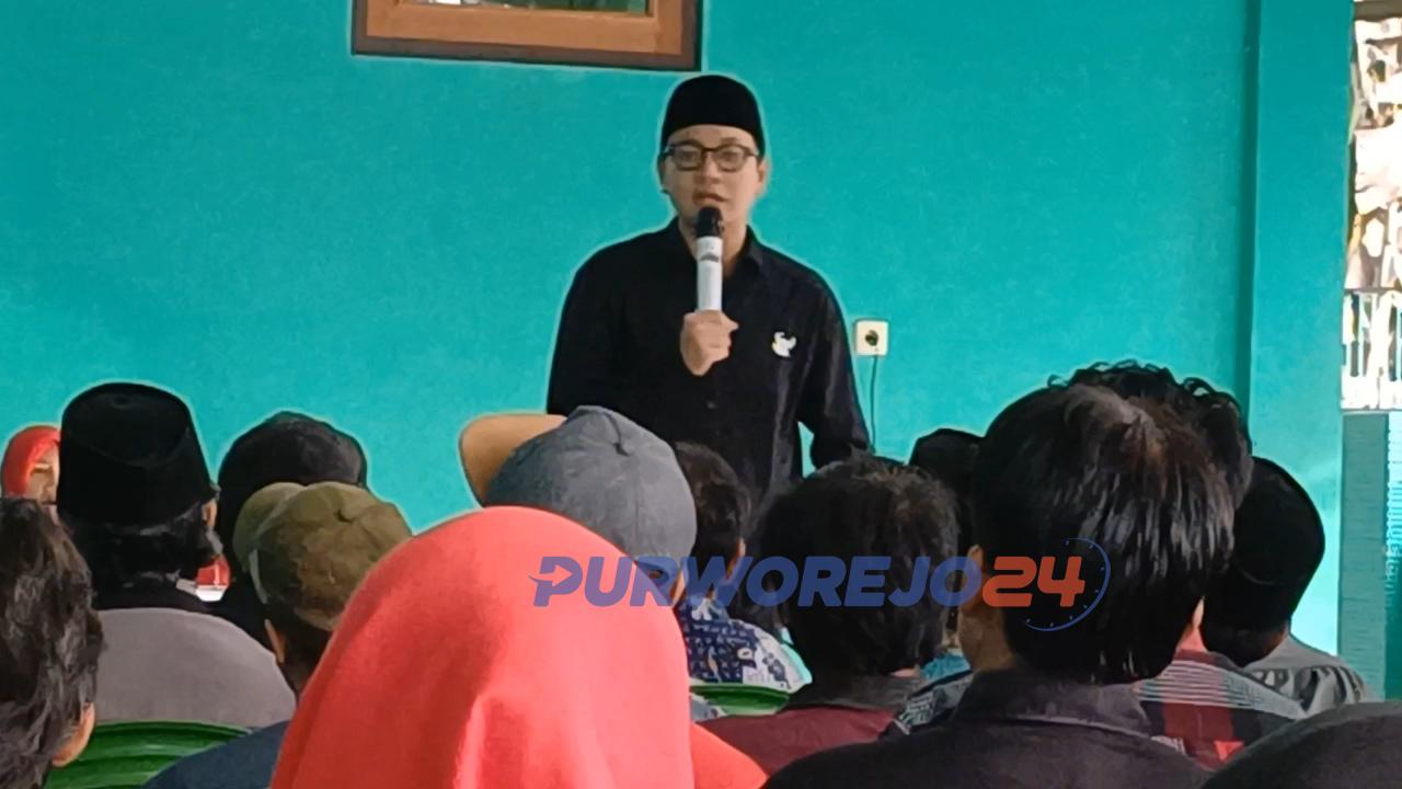 Dion Agasi Setiabudi saat bertemu dengan para Pengurus Ranting PDIP se Kecamatan Bagelen, dikandang Jip Bagelen, milik Mulyono di Desa Soko, Kecamatan Bagelen, pada Sabtu (15/6/2024).