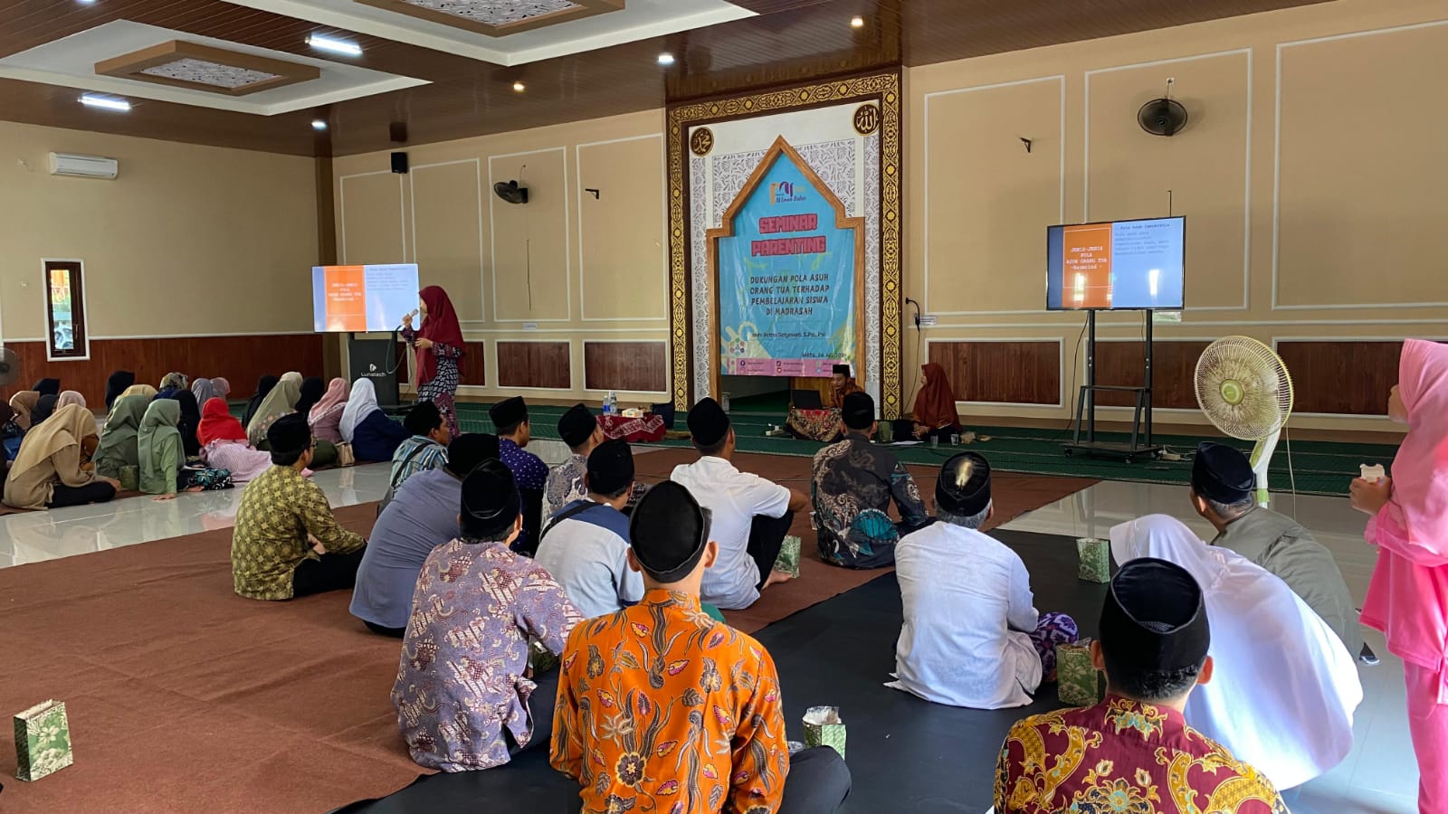 Suasana seminar parenting di MI Al Iman Bulus, pada Sabtu (6/7/2024)