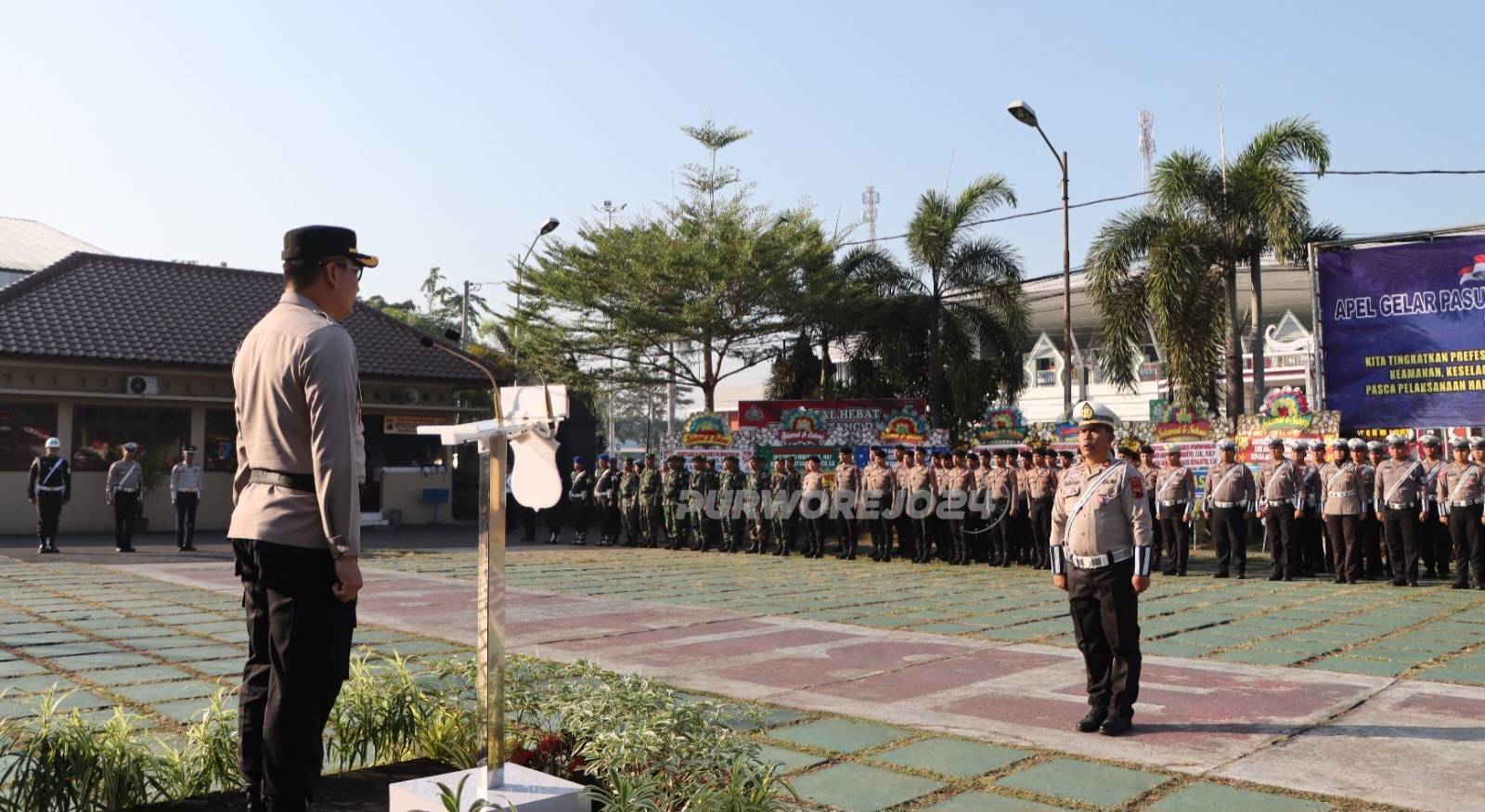 apel gelar pasukan Operasi Patuh Candi 2024 di lapangan mapolres Purworejo pada Senin (15/7/2024).