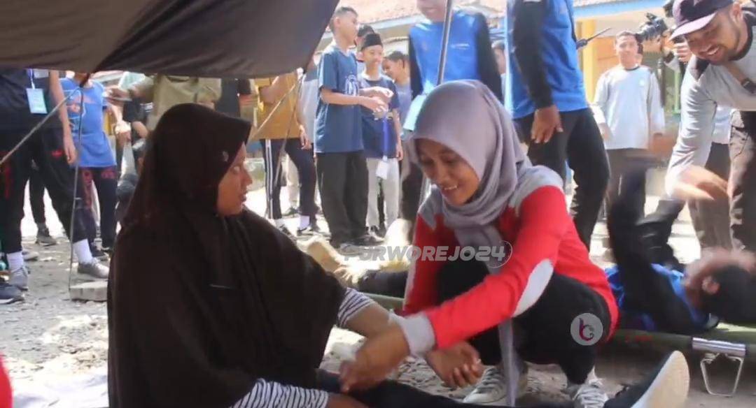 Suasana simulasi bencana di SMP Muh Jono, pada Selasa (23/7/2024)