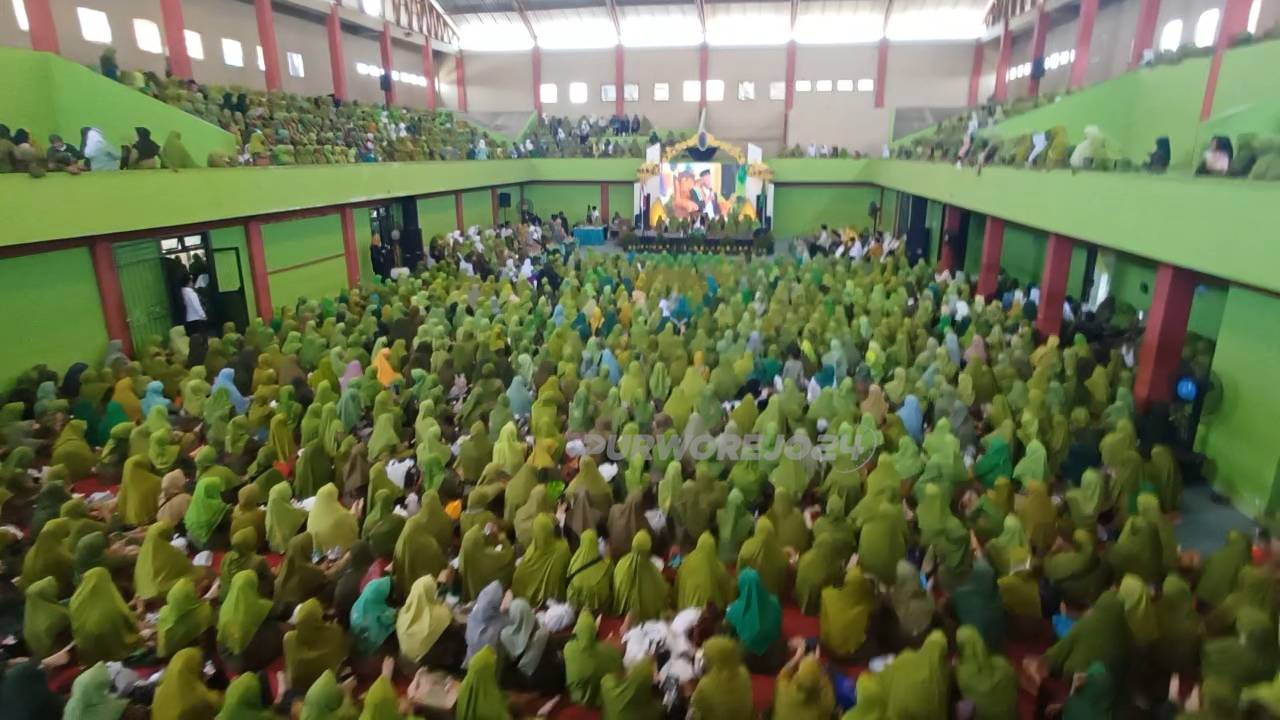 Ribuan ibu- ibu Muslimat NU Purworejo padati GOR Sarwo Edhi Wibowo untuk mengikuti kegiatan Harlah Muslimat NU ke-78, pada Minggu (21/7/2024)