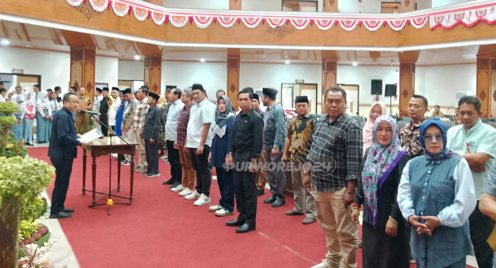 Prosesi gladi pelantikan anggota DPRD Purworejo yang baru, di gedung DPRD Purworejo, pada Selasa (13/8/2024)