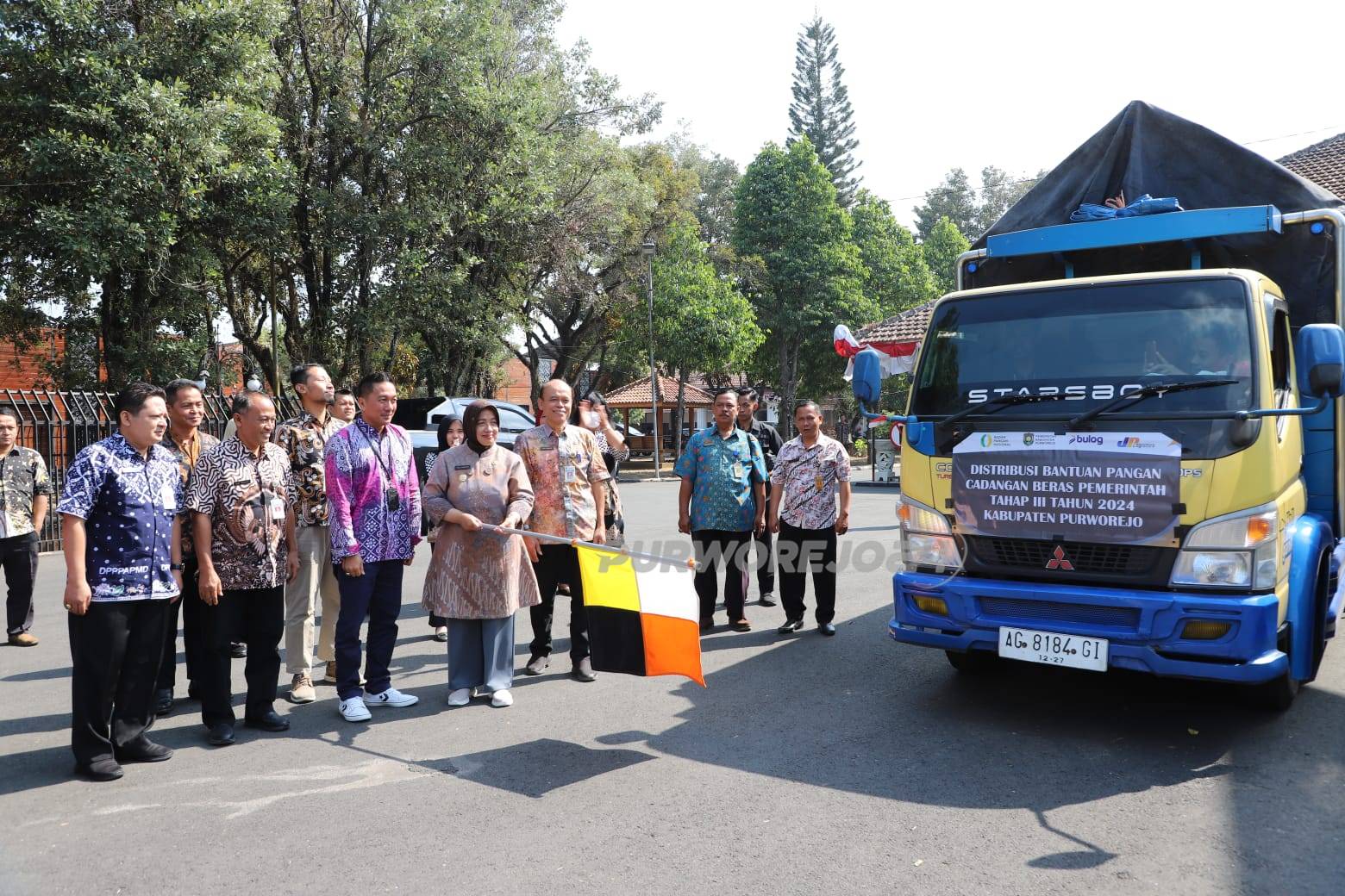 Pelepasan bantuan pangan beras kepada masyarakat