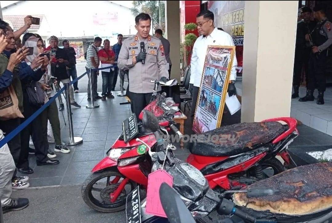 Dua unit motor jadi barang bukti pembakaran rumah warga di Purworejo