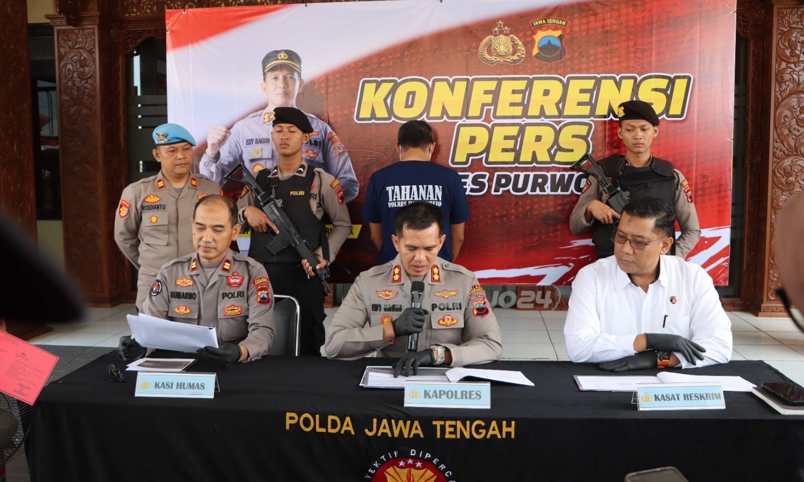 Konferesi pers tentang penipuan