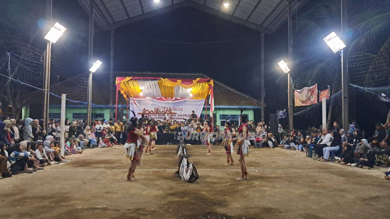 Pertunjukan kuda lumping meriahkan peringatan HUT RI di Desa Bener
