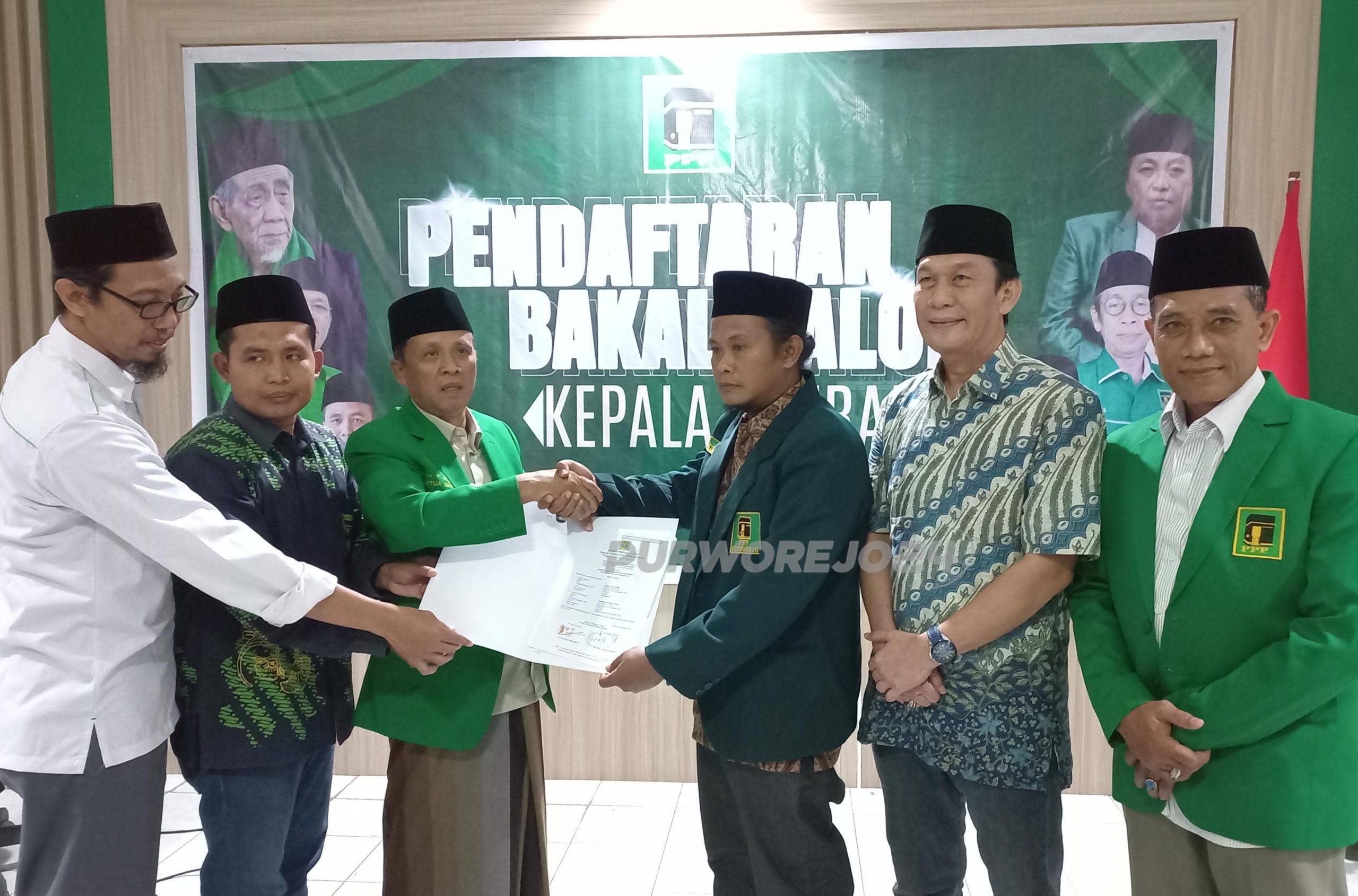 Prosesi penyerahan Surat Rekomendasi PPP kepada Yophi dan Lukman di kantor DPW PPP Jateng pada Senin (19/8/2024)