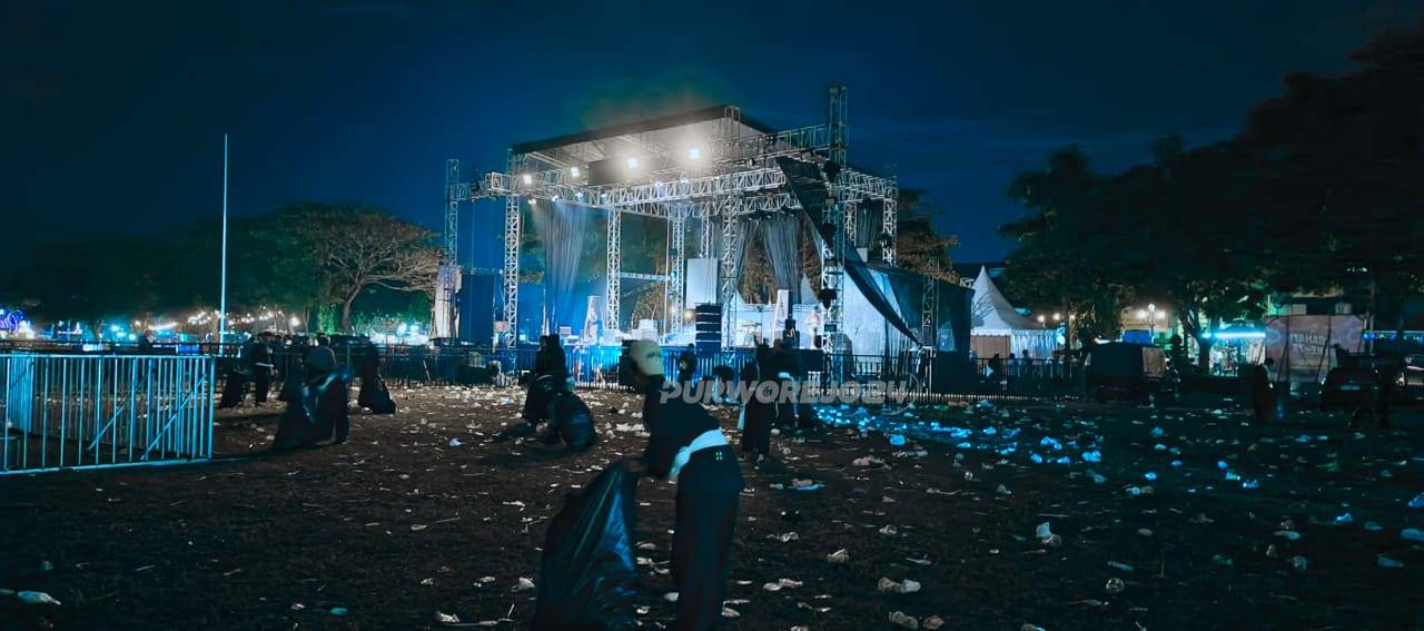 PSHT Purworejo saat baksos di alun alun Purworejo, diacara KPU, pada Senin (19/8/2024) malam