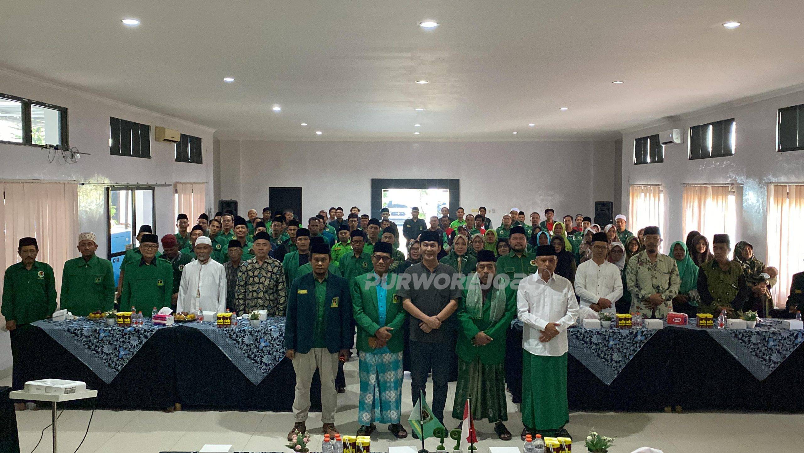 Foto bersama dalam acara Rapimcab PPP di hotel sanjaya in