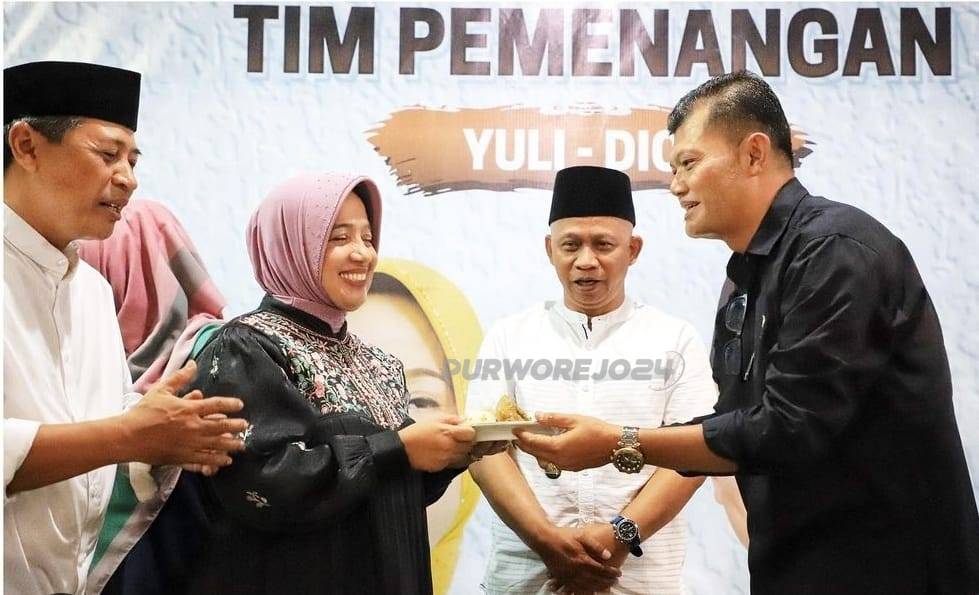 Syukuran sekretariat pemenangan Yuli-Dion