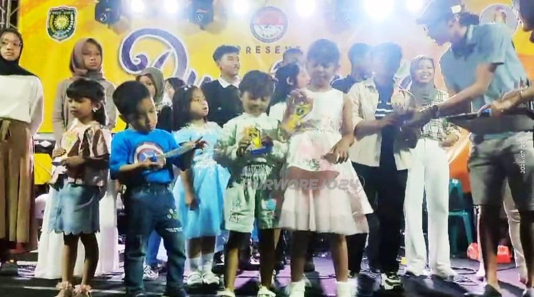 Saat penyerahan hadiah lomba pada penutupan acara Purworejo Creative Expo (dok warga)