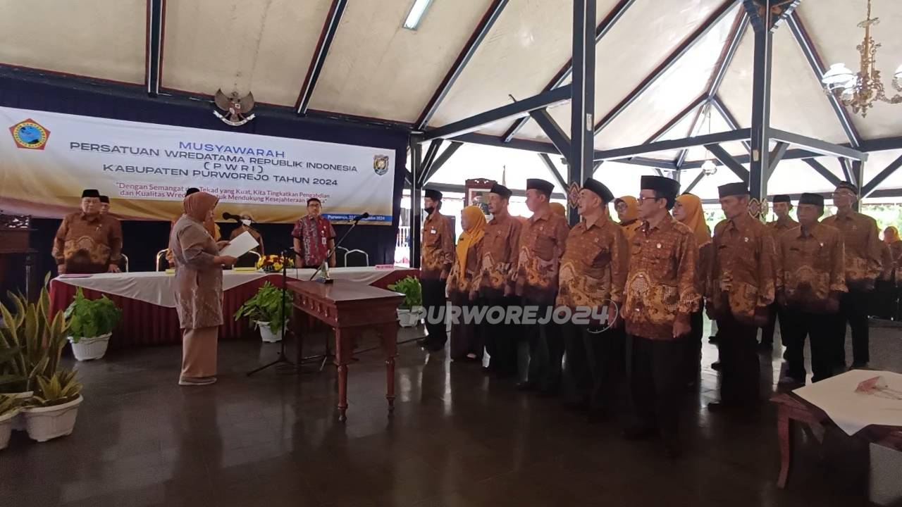 Prosesi pelantikan Pengurus PWRI Kabupaten Purworejo, di pendopo kabupaten, pada Kamis (29/8/2024)