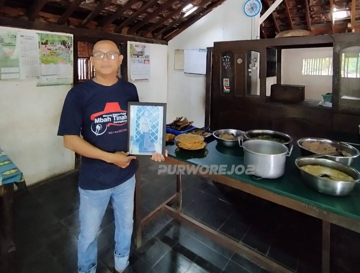 Yuwantoro, penerus usaha Warung Mbah Tinah yang legendaris
