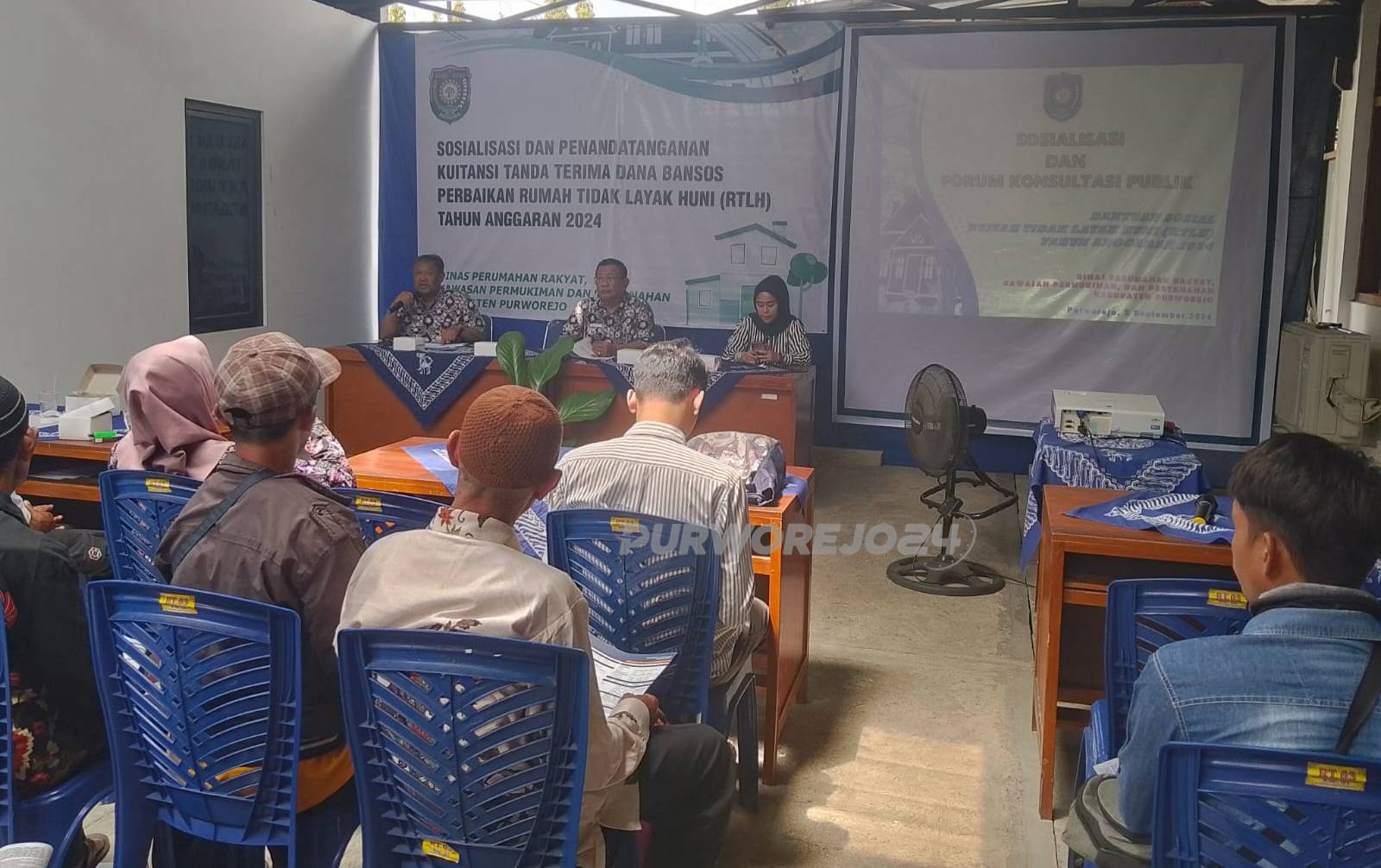 Suasana forum konsultasi publik bansos RTLH