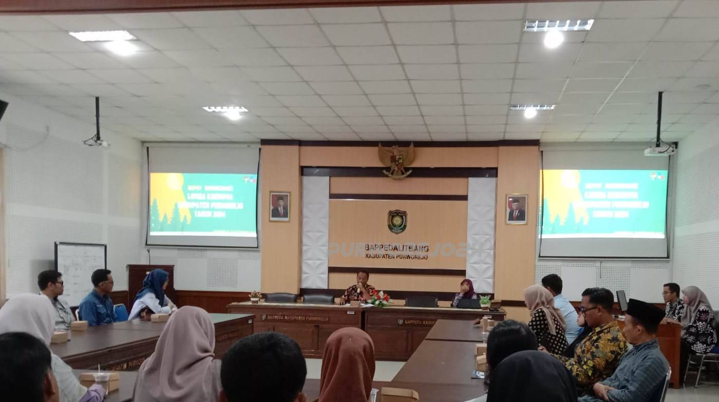 Para peserta Lomba Krenova 2024 mengikuti Rapat Koordinasi Penilaian di Ruang Rapat Bappedalitbang Purworejo,