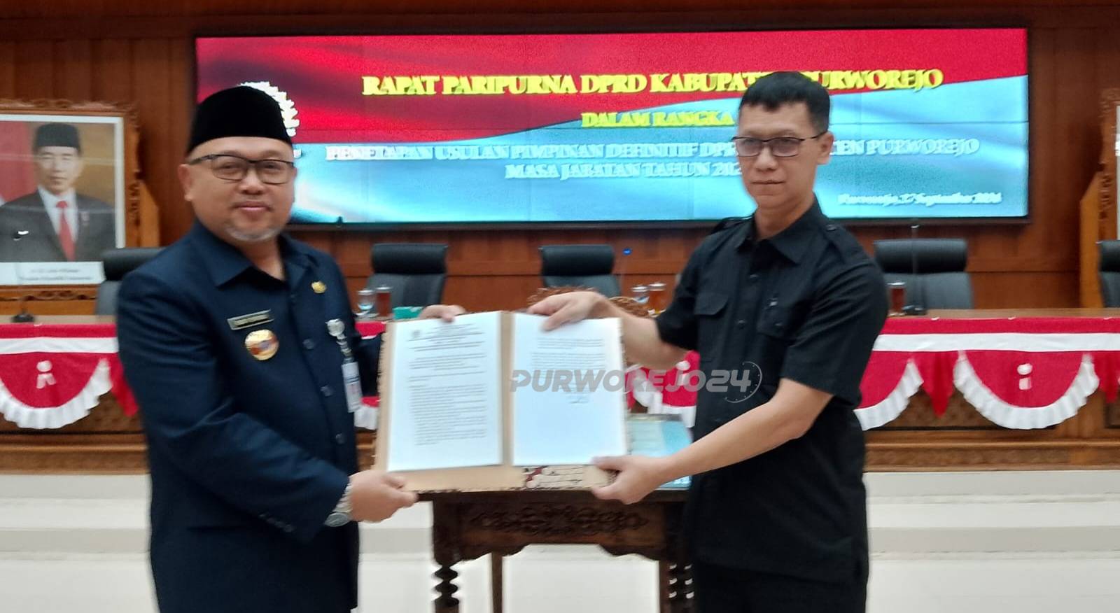 Penyerahan berkas nama pimpinan DPRD Purworejo