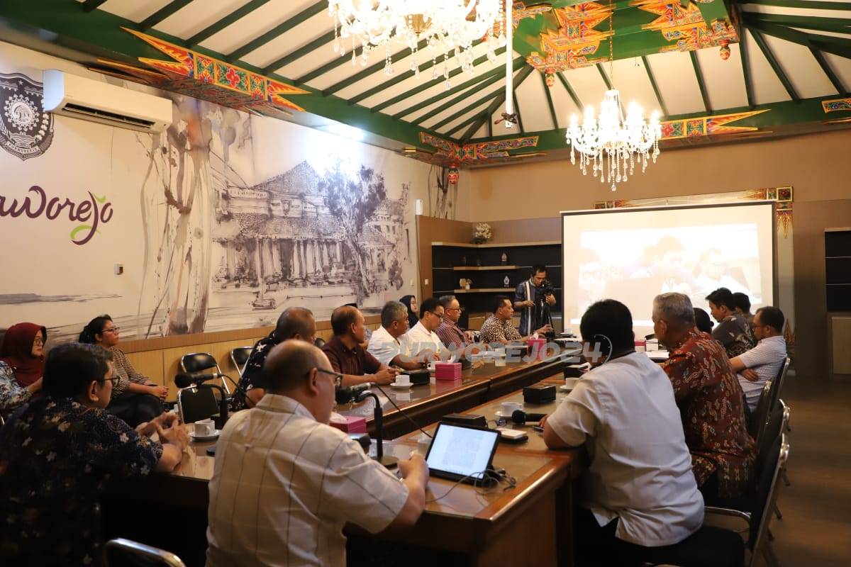Rapat pemberian sanksi terhada 2 usaha karaoke yang melanggar tata ruang