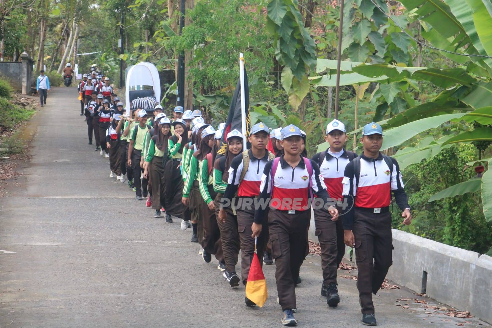 Siswa SMA Negeri 6 Purworejo saat ikut napak tilas