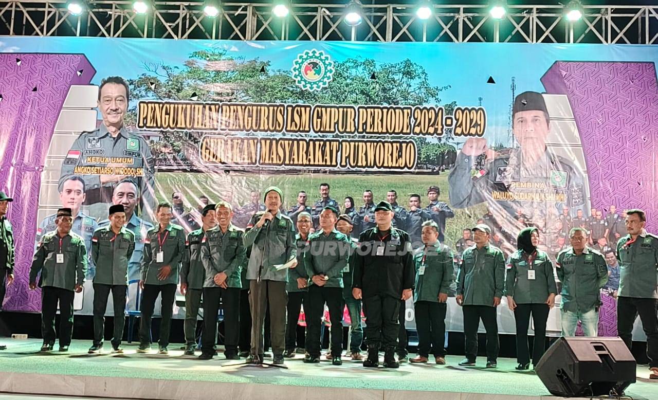 Angko Setiyarso Widodo dan lainnya saat dilantik sebagai pengurus GEMPUR Purworejo periode 2024-2029