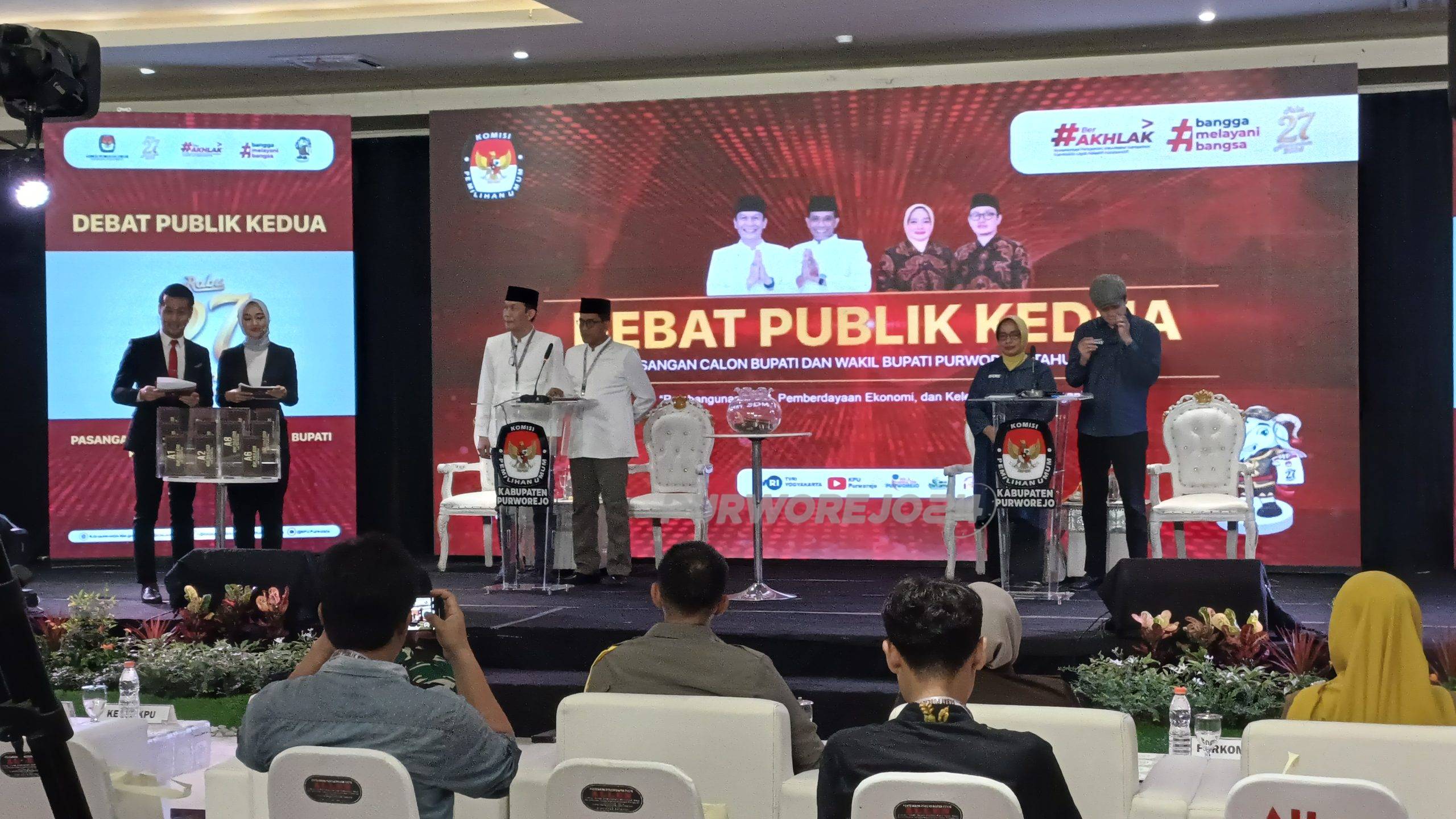 Foto Dokumen Suasana debat Paslon Bupati dan Wakil Bupati Purworejo kedua di Ganeca Convention Hall Purworejo, pada Senin (18/11/2024)