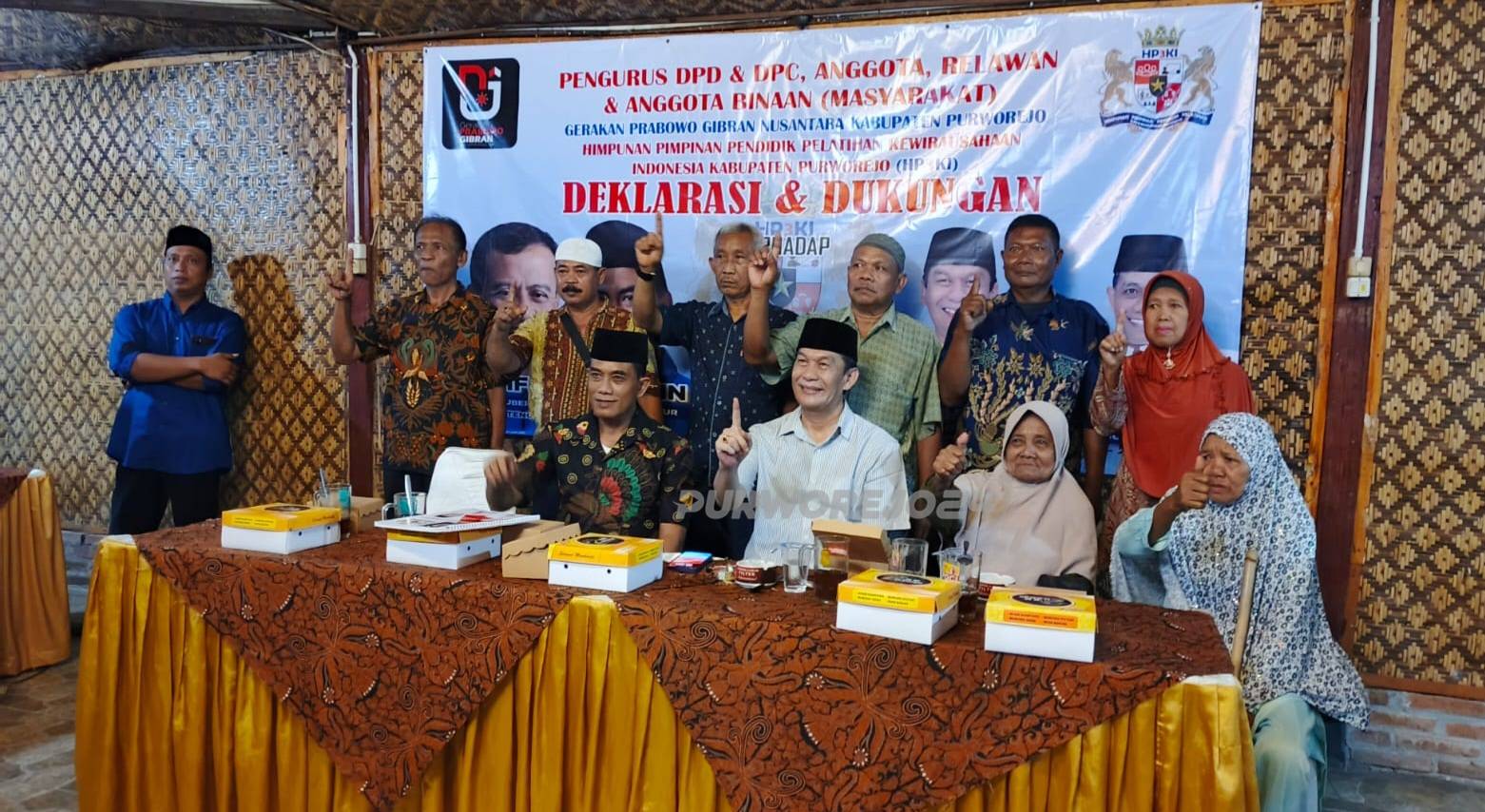 Suasana deklarasi dukungan paslon bupati no 1 dan paslon gubernur no 2 di Dargo Purworejo, pada Sabtu (9/11/2024)