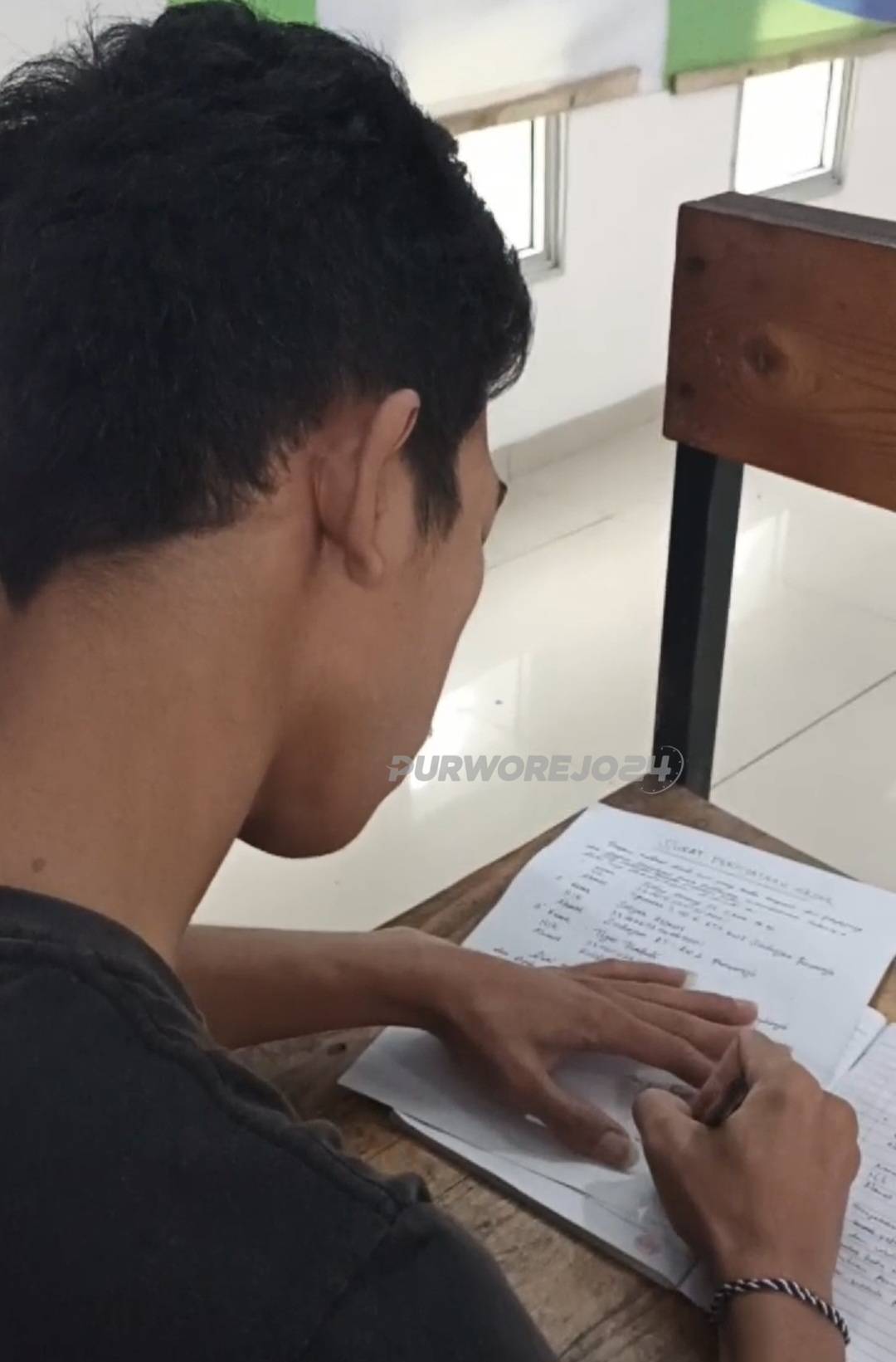 Pahang saat menandatangani janji nazar jika Yophi-Lukman Menang Pilkada