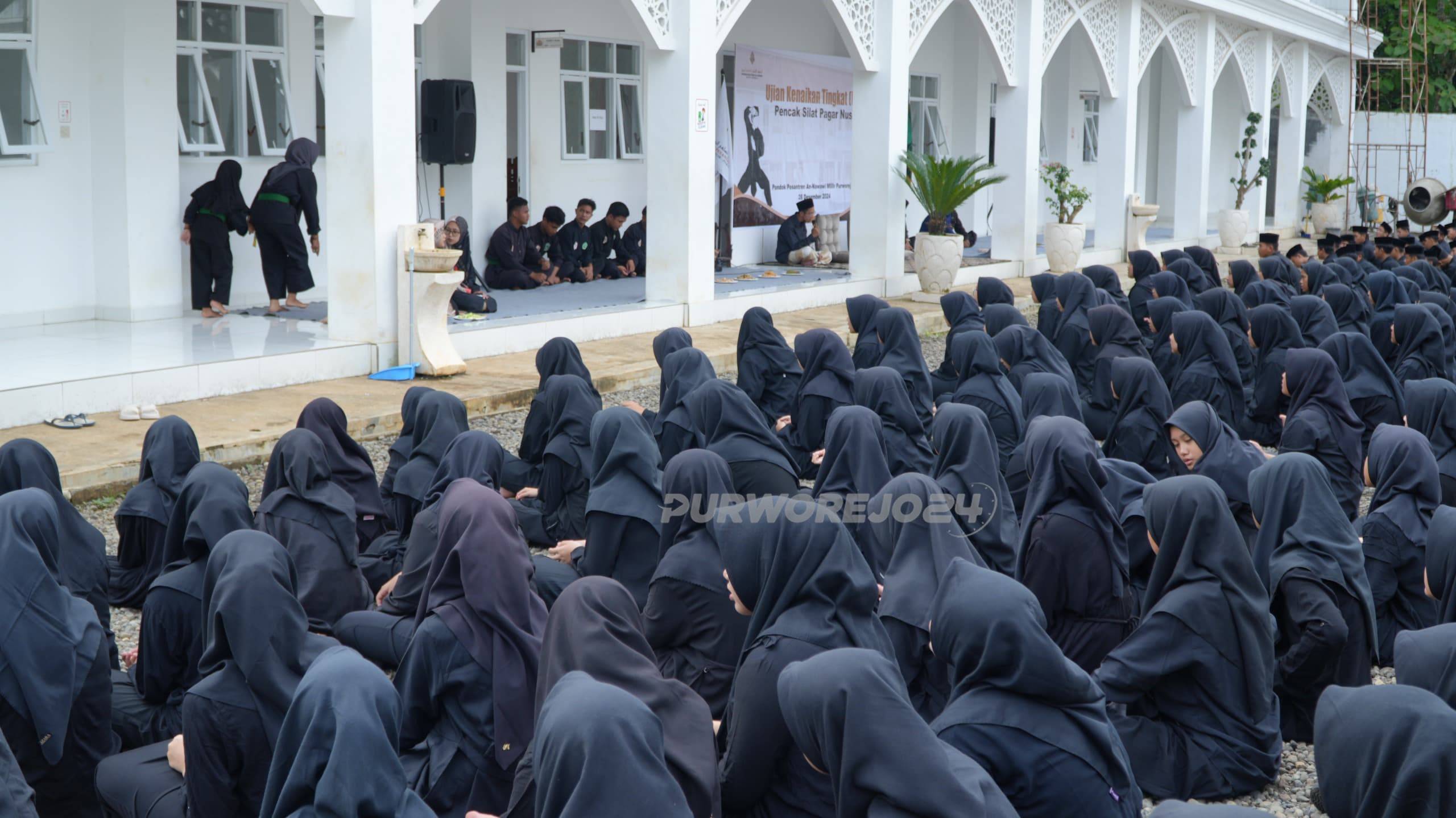 Pendekar pagar nusa saat ikuti kenaikan tingkat