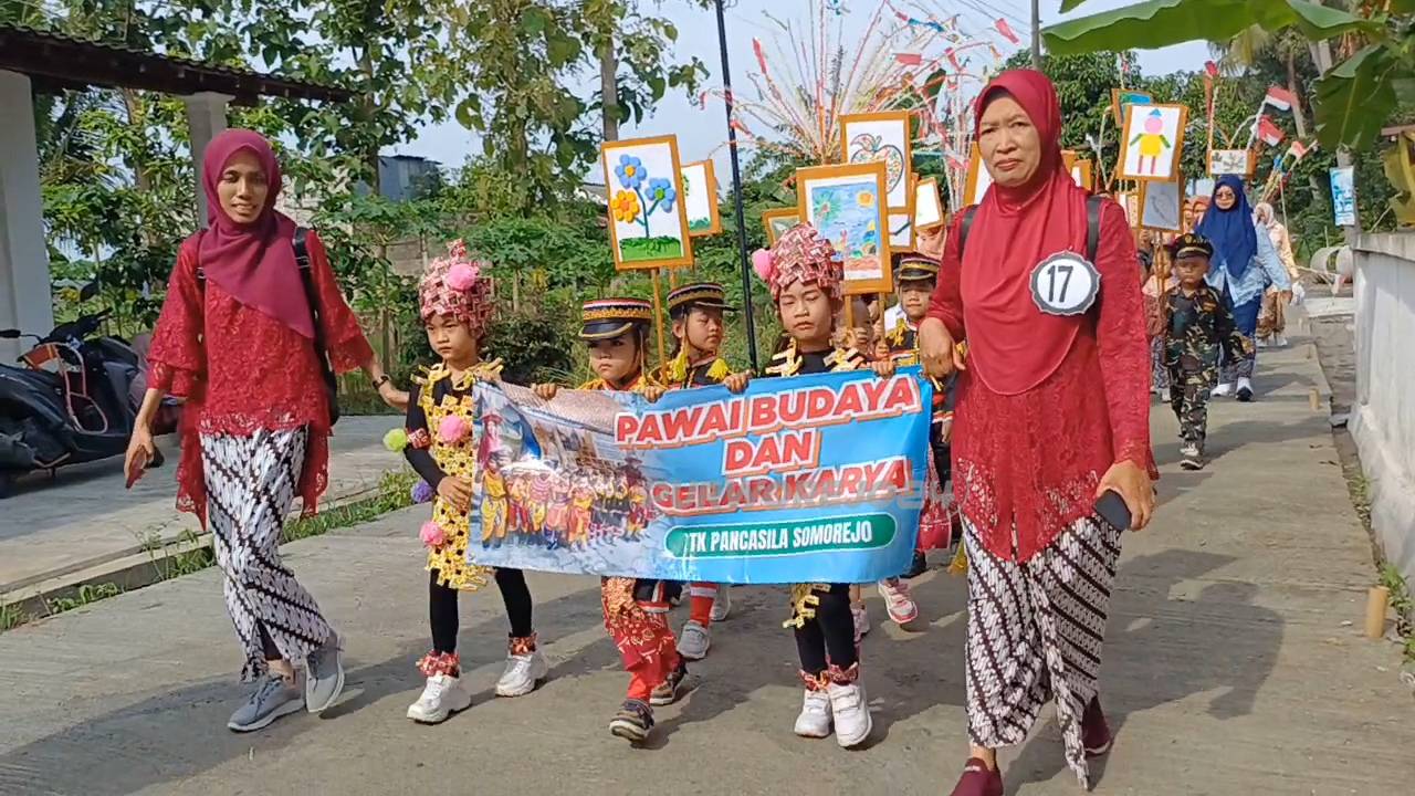 Suasana kegiatan pawai budaya dan gelar karya di Bagelen, pada Jumat (6/12/2024)