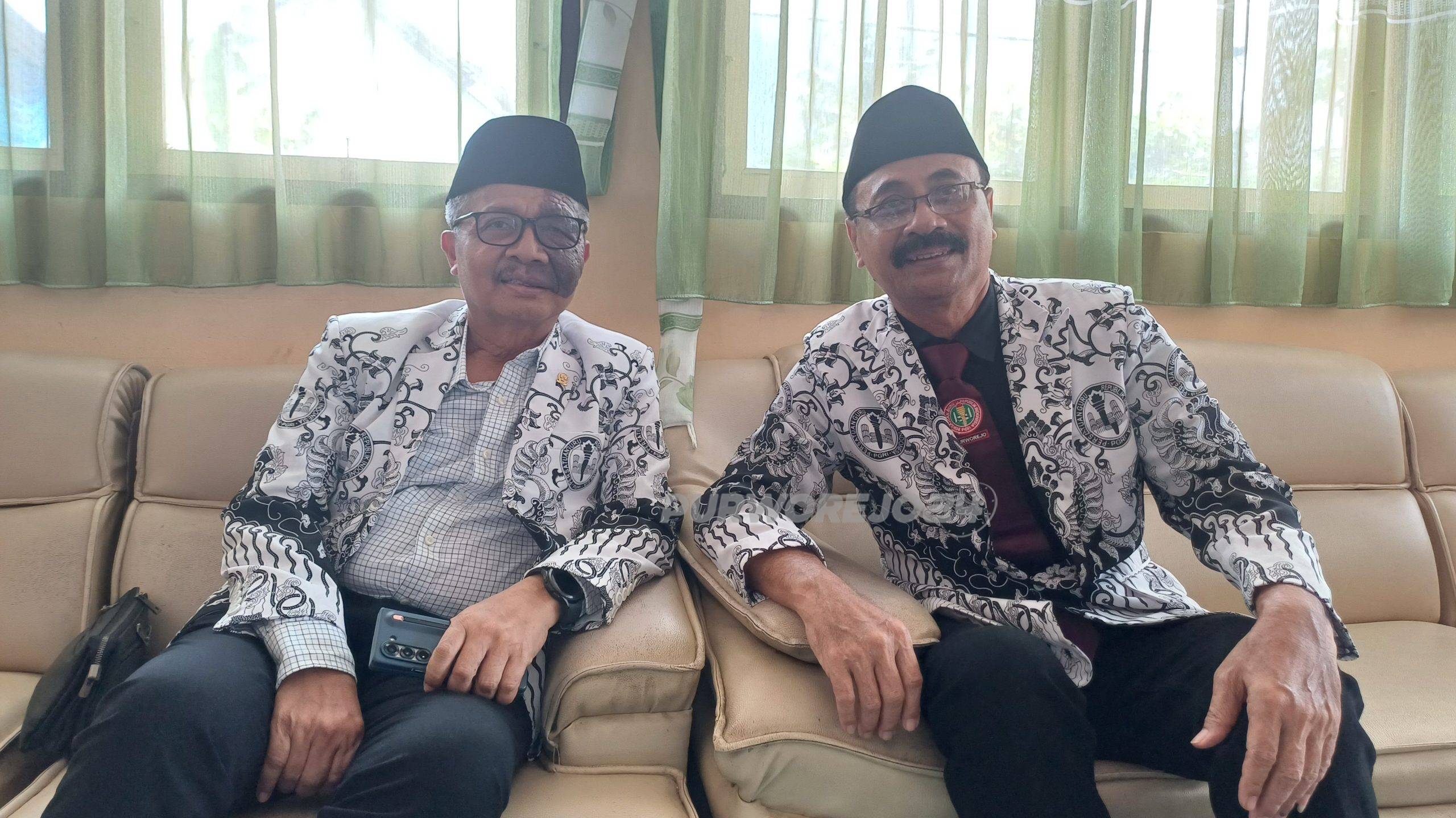 Dr. Muhdi bersama Irianto Gunawan