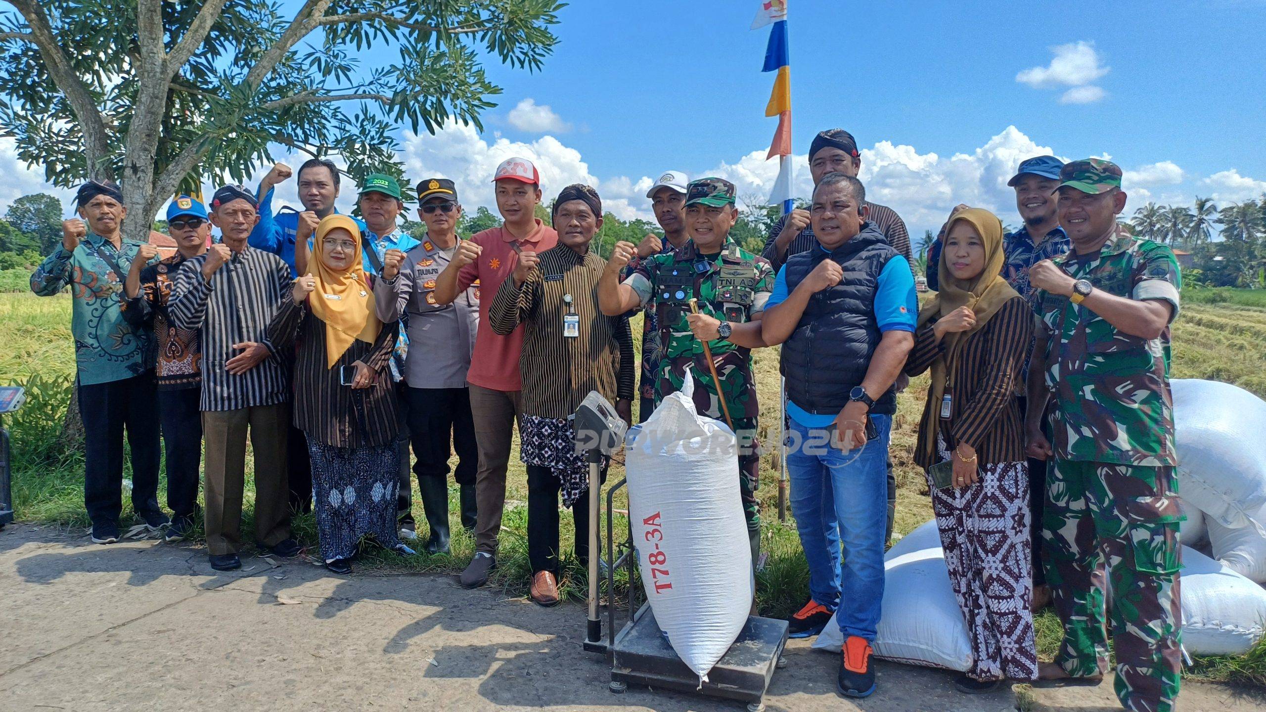 Usai kegiatan panen raya padi MT 1 di Desa Kalimiru, pada Kamis (27/2/2025)