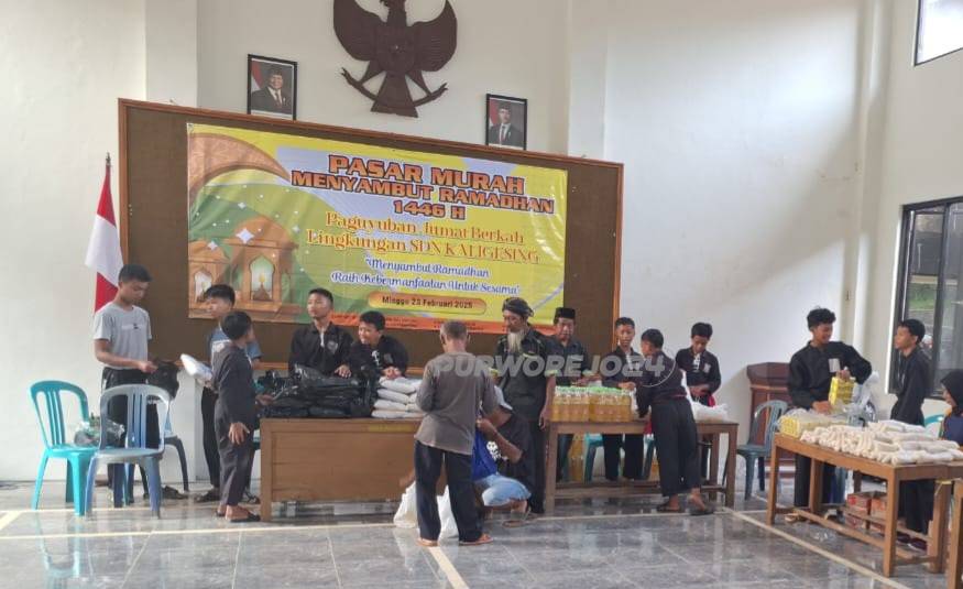 Suasana kegiatan pasar murah di SD Negeri Kaligesing