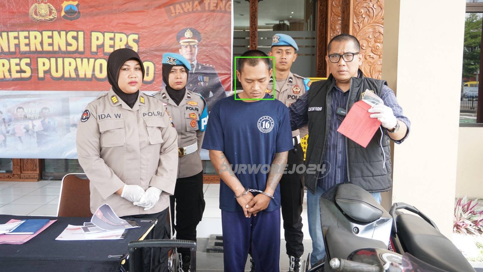 Saat konferensi pers tentang pencurian