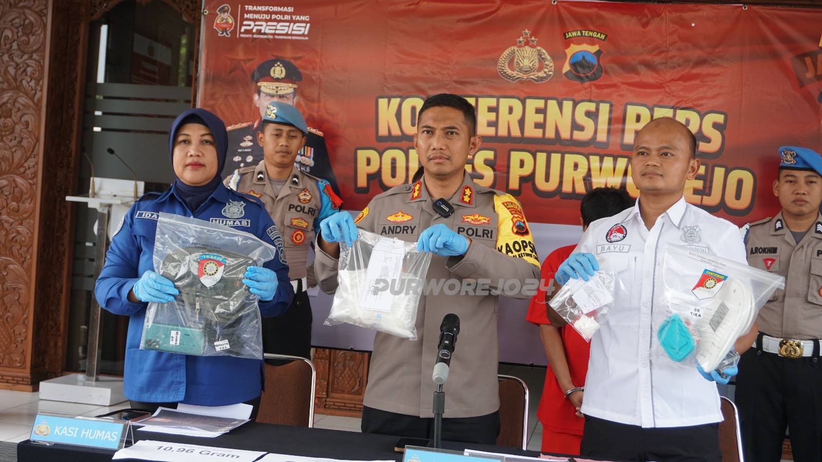 Konferensi pers tentang narkotika