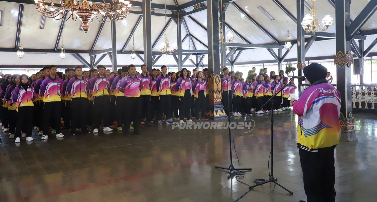 Bupati saat melepas kontingen Popda di Pendopo Kabupaten Purworejo