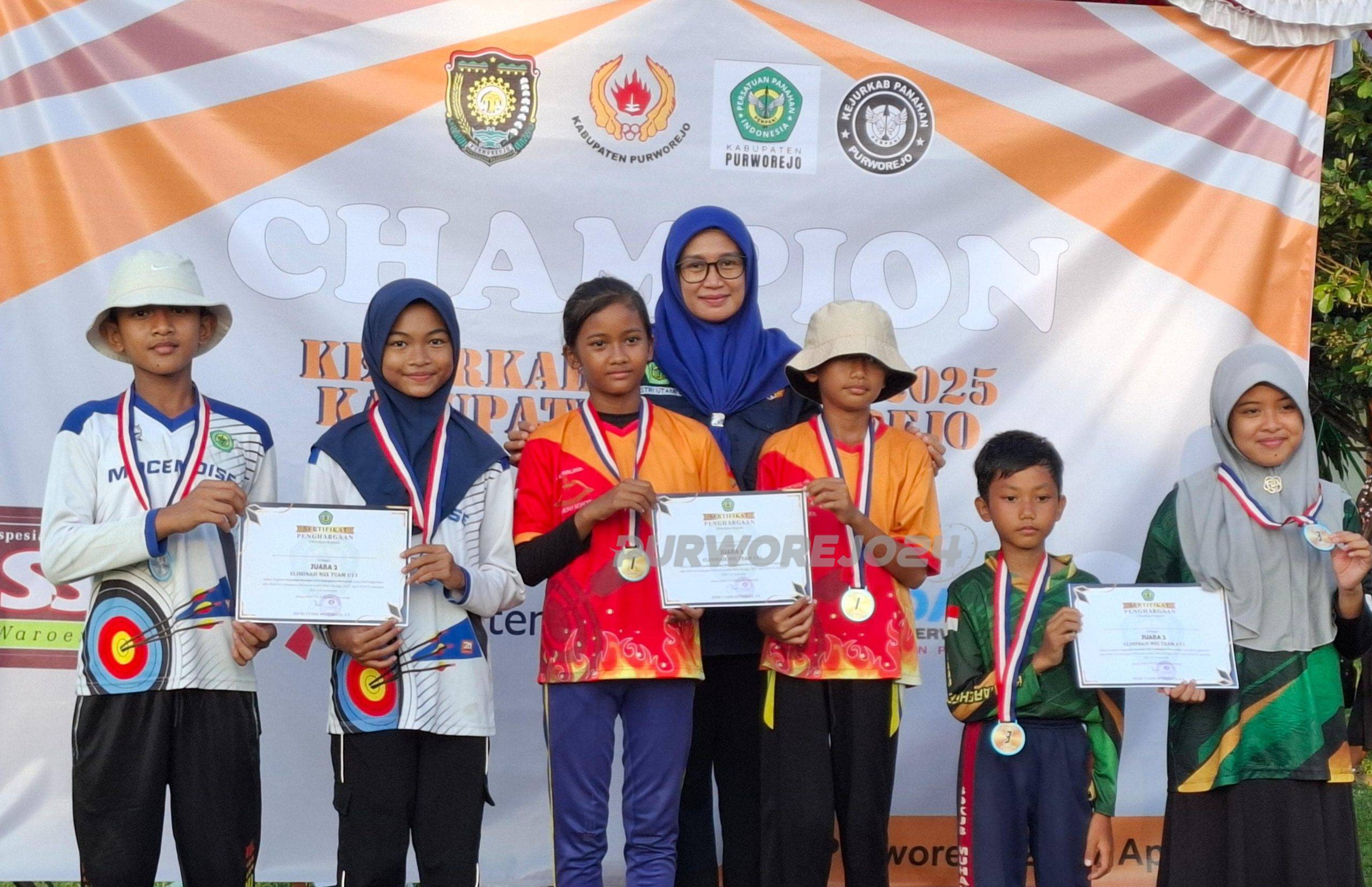 Sejumlah atlit meraih juara dalam Kerjukab Panahan dihari pertama, pada Sabtu (26/4/2025) di SMA Negeri 2 Purworejo