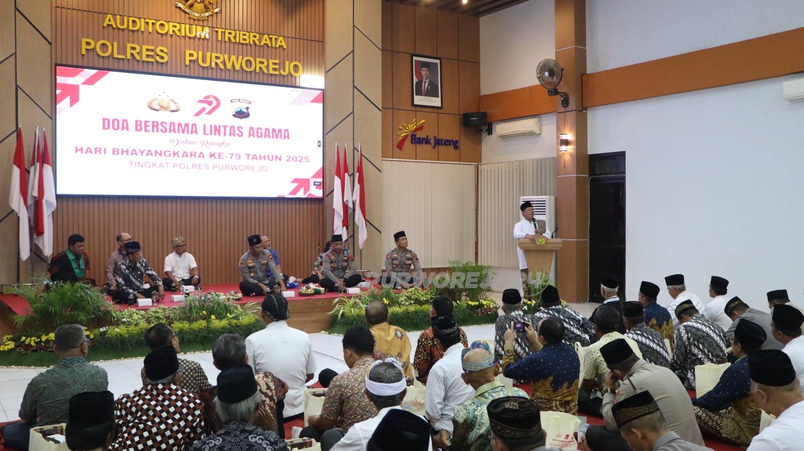 Suasana kegiatan doa bersama