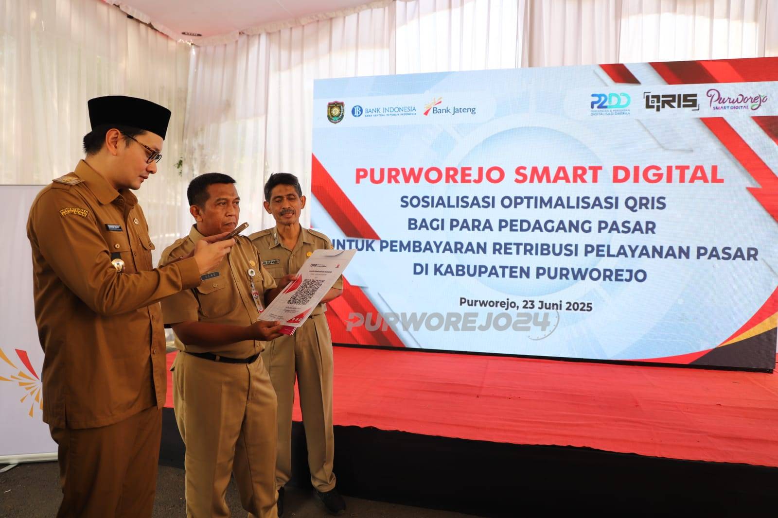 Sosialisasi penggunaan QRIS sebagai alat pembayaran retribusi