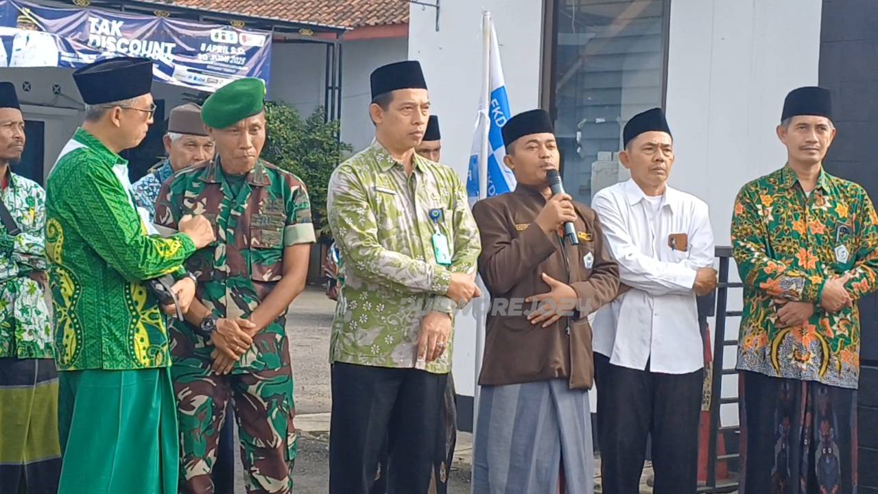 M Churdaini sebagai Ketua Dewan Pimpinan Cabang (DPC) Forum Komunikasi Diniyah Takmiliyah (FKDT) Kabupaten Purworejo, saat memberikan sambutan dalam pelepasan pawai taaruf di Kecamatan Bener, pada Minggu (29/6/2025)