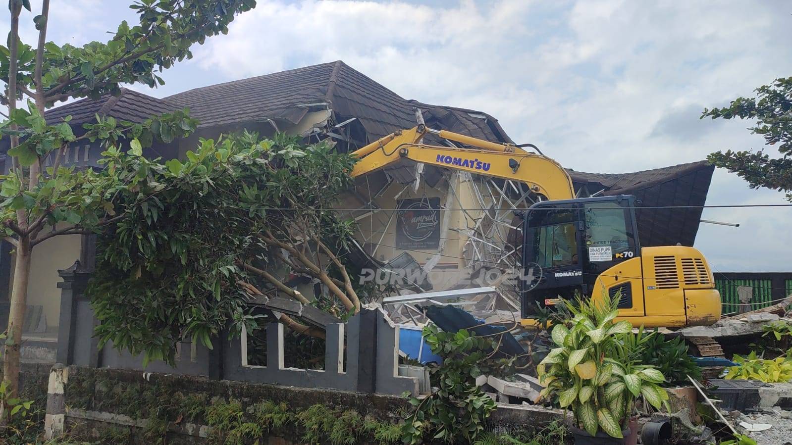 Pembongkaran rumah karaoke