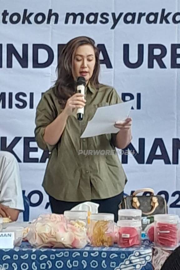 Nafa urbach saat memberikan paparan