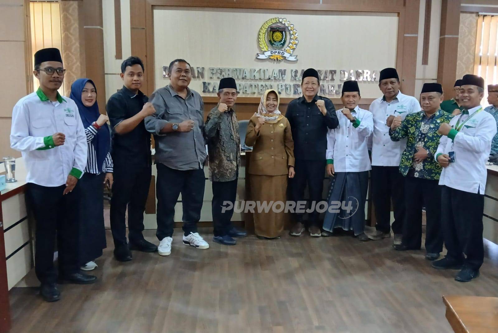 Foto bersama usai pertemuan antara PCNU Purworejo dengan DPRD