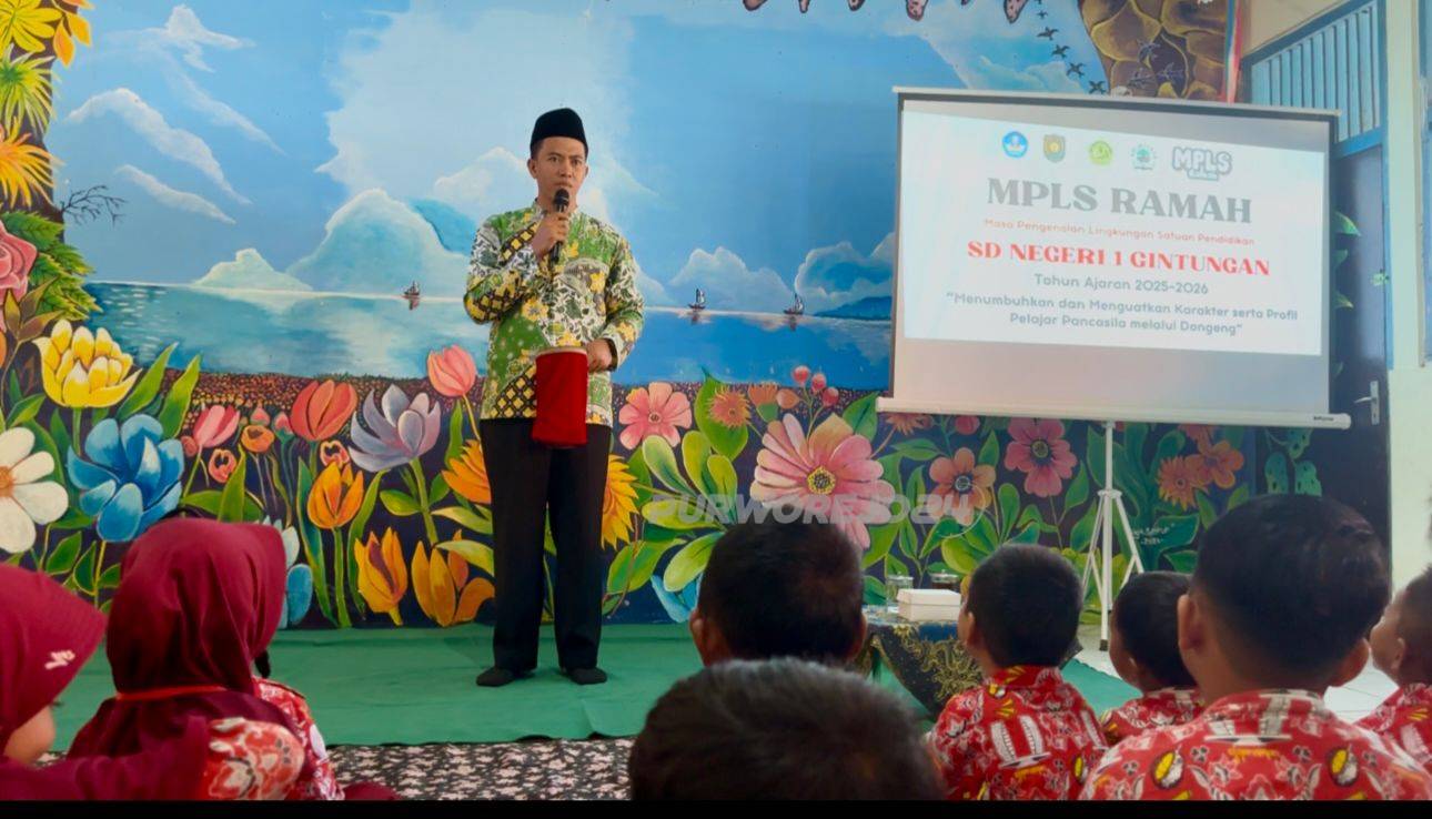 Kak Bara saat mendongen di MPLS SD N 1 Gintungan