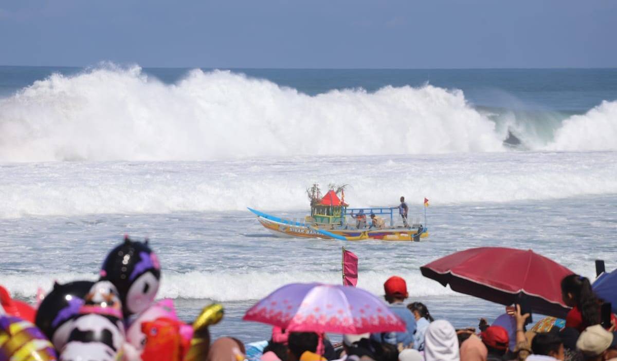 Sedekah Laut Nelayan Kertojayan