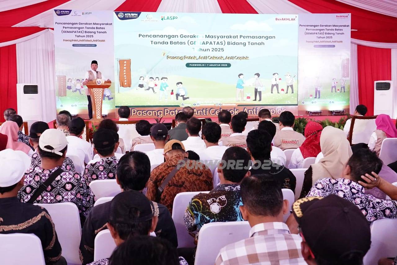 Gubernur Jateng saat memberikan sambutan dalam acara pencanangan Gerakan Masyarakat Pemasangan Tanda Batas (GEMAPATAS)